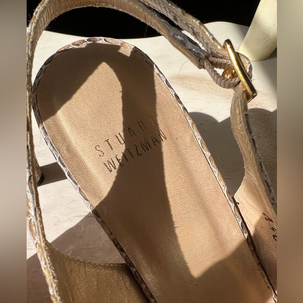 Size 8 Stuart Weitzman snakeskin heels - Picture 6 of 7